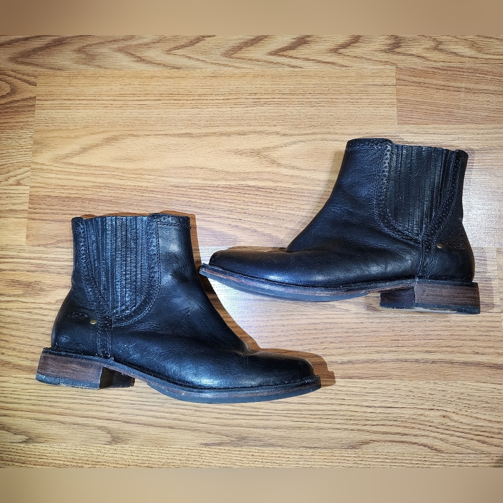UGG CARABY Black Leather Chelsea Slip On Boot 8